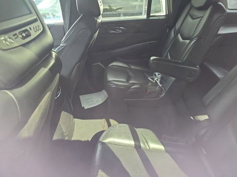 Used 2018 Cadillac Escalade Platinum AWD/4WD image 11
