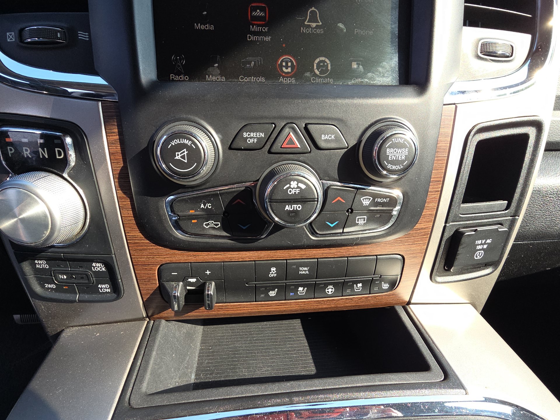 Used 2016 RAM 1500 Laramie w/ Convenience Group AWD/4WD image 24