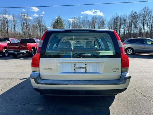 Used 2004 Volvo V70 2.5T image 6