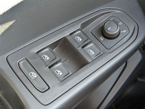 Used 2022 Volkswagen Taos SE image 25