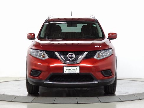 Used 2016 Nissan Rogue SV image 2