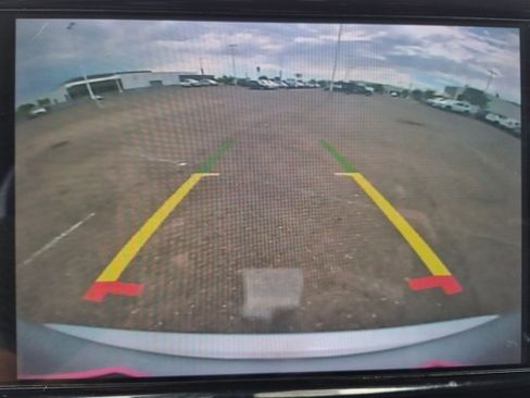 Used 2023 Chrysler Pacifica Touring-L FWD image 19