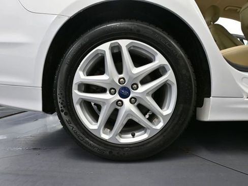 Used 2016 Ford Fusion SE FWD image 14