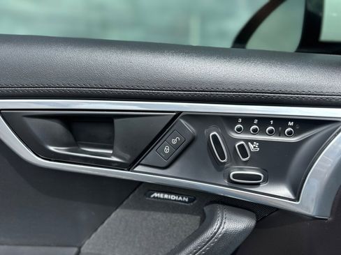 Used 2019 Jaguar F-TYPE Convertible image 17