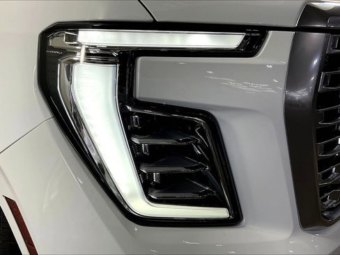 Used 2025 GMC Yukon XL Denali image 32