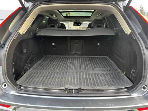 Used 2019 Volvo XC60 T8 Inscription w/ Advanced Package image 12