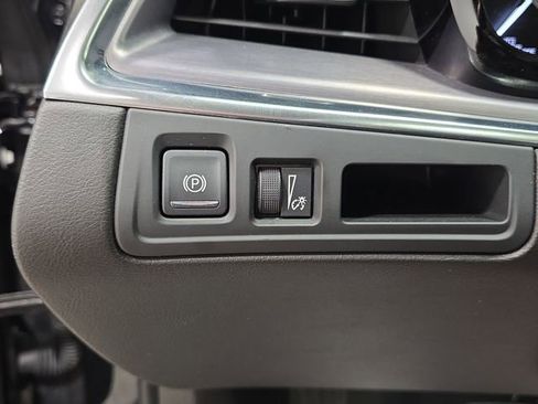 Used 2019 Cadillac XT5 Luxury w/ LPO, Black Ice Package FWD image 24