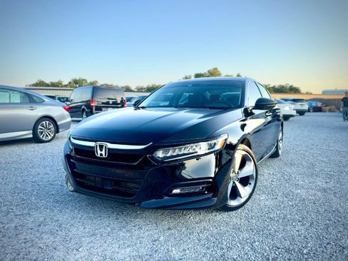 Used 2018 Honda Accord Touring image 1