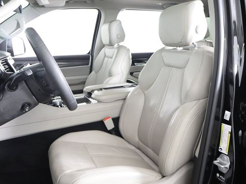 Used 2022 Jeep Wagoneer Series III w/ Premium Group I image 37