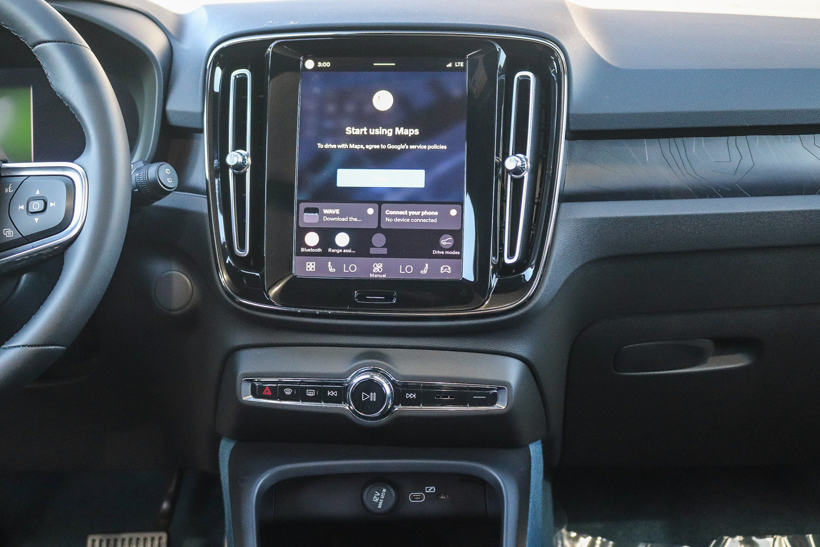 Used 2023 Volvo XC40 Recharge Plus w/ Protection Package Premier AWD/4WD image 15