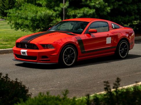 Used 2013 Ford Mustang Boss 302 w/ Boss 302 Accessory Pkg RWD image 1