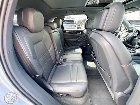 Used 2019 Porsche Cayenne Base image 30