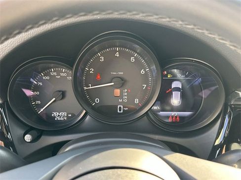 Used 2024 Porsche Macan image 10