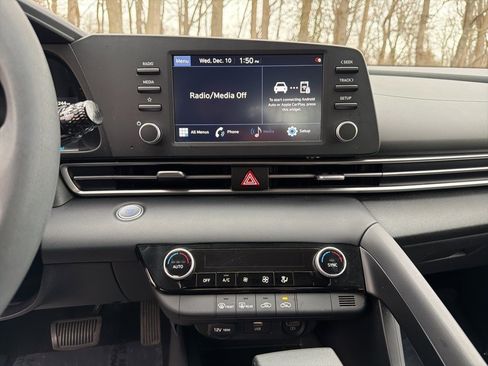 Certified 2022 Hyundai Elantra SEL image 22