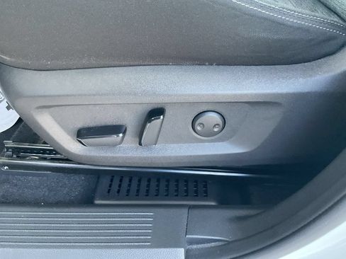 Used 2023 Nissan Rogue SV FWD image 9