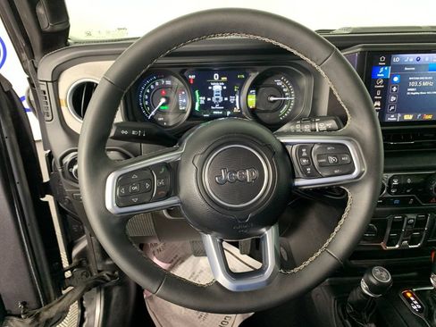 Used 2025 Jeep Wrangler Unlimited Sahara w/ Safety Group AWD/4WD image 21