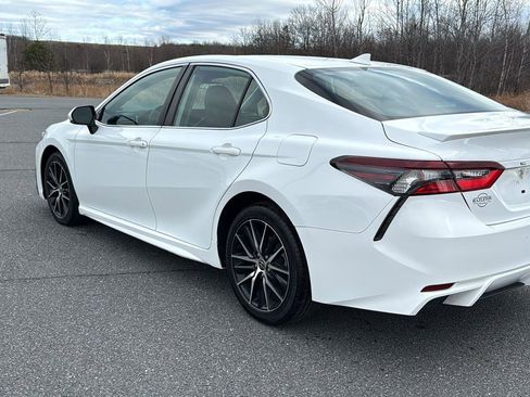 Used 2022 Toyota Camry SE image 10