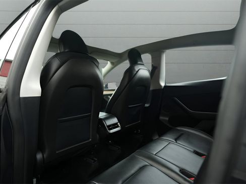 Used 2024 Tesla Model Y 2WD image 32