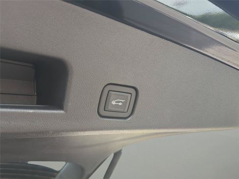Used 2025 Chevrolet Traverse LT AWD/4WD image 26