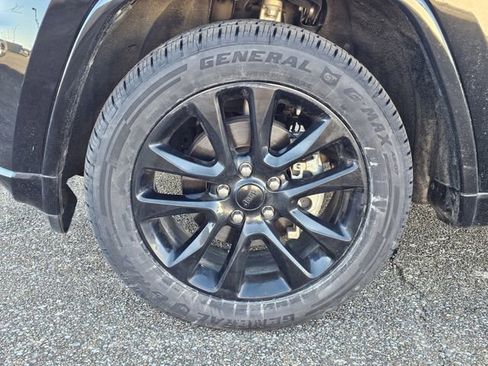 Used 2020 Jeep Grand Cherokee Altitude image 32