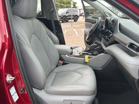 Used 2020 Toyota Highlander Platinum AWD/4WD image 20