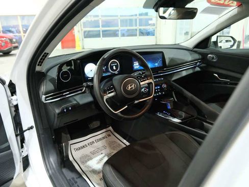 Used 2025 Hyundai Elantra SEL image 15