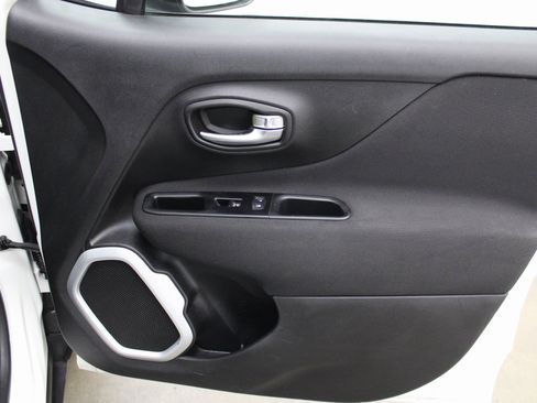 Used 2020 Jeep Renegade Latitude image 29