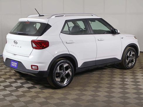 Certified 2024 Hyundai Venue SEL FWD image 9
