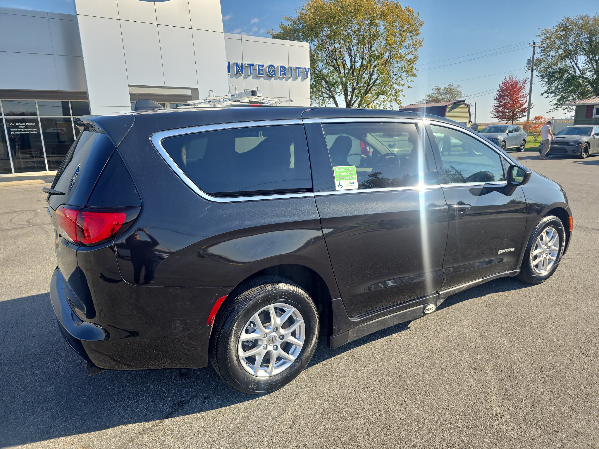 Used 2023 Chrysler Voyager LX FWD image 6