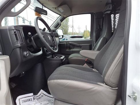 Used 2024 GMC Savana 2500 w/ Driver Convenience Package image 6