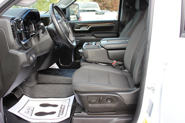 Used 2024 Chevrolet Silverado 2500 LT w/ Convenience Package AWD/4WD image 9
