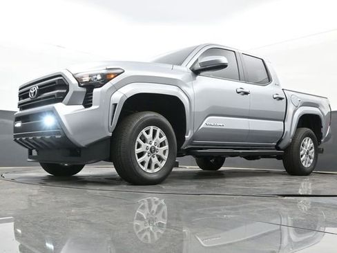 Used 2026 Toyota Tacoma SR5 AWD/4WD image 25