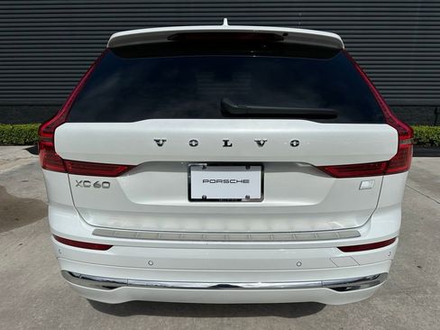 Used 2023 Volvo XC60 T8 Ultimate image 12