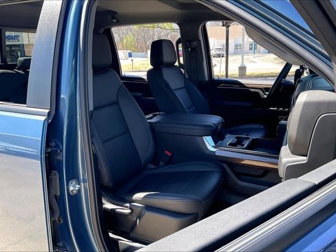 Used 2025 Chevrolet Silverado 2500 LT w/ Trail Boss Package image 9