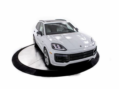 New 2026 Porsche Cayenne Turbo image 39