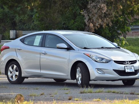 Used 2012 Hyundai Elantra GLS w/ Preferred Pkg 3 FWD image 4