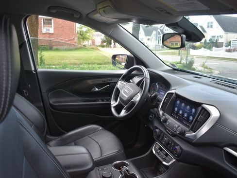 Used 2023 GMC Terrain SLT image 21