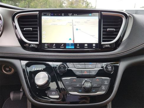 New 2026 Chrysler Pacifica Pinnacle image 24