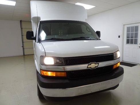 Used 2017 Chevrolet Express 3500 RWD image 9