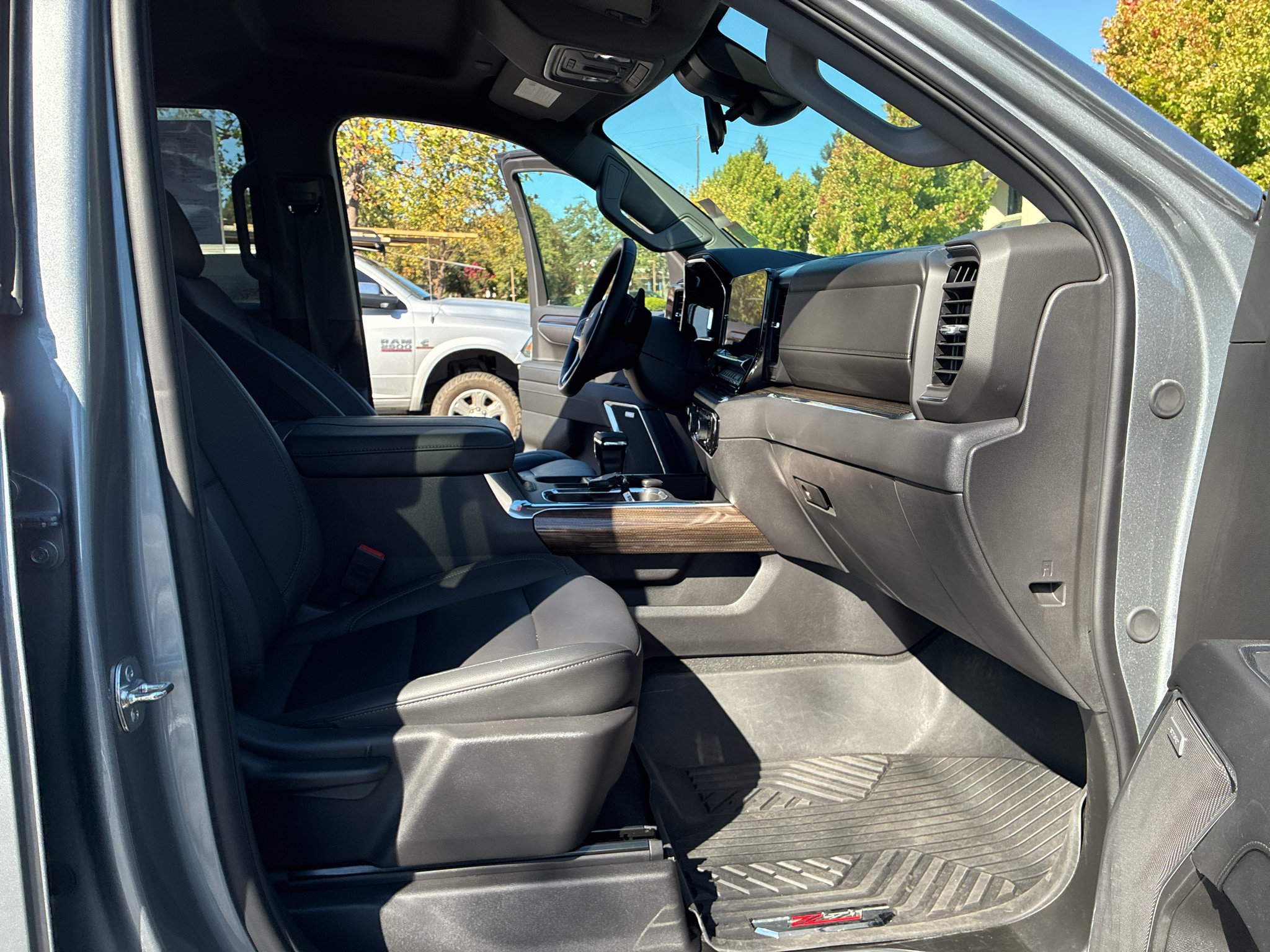 Used 2025 Chevrolet Silverado 1500 LT Trail Boss w/ Convenience Package II AWD/4WD image 53