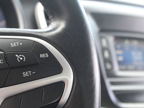 Used 2015 Chrysler 200 Limited w/ Convenience Group image 26