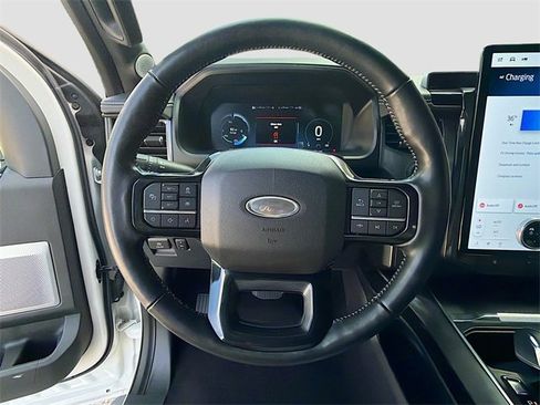 Used 2022 Ford F150 Lightning Platinum image 37