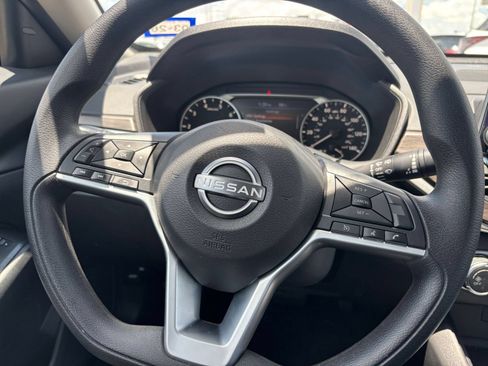 Used 2025 Nissan Altima 2.5 SV FWD image 27