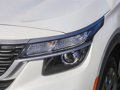 Certified 2023 Kia Seltos LX image 6