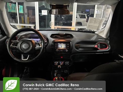 Used 2017 Jeep Renegade Trailhawk AWD/4WD image 33