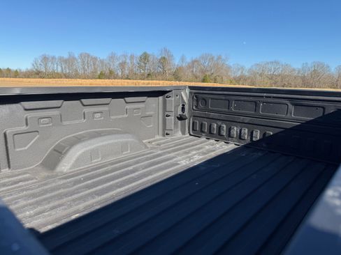 Used 2022 Chevrolet Silverado 2500 Custom w/ Custom Convenience Package image 11