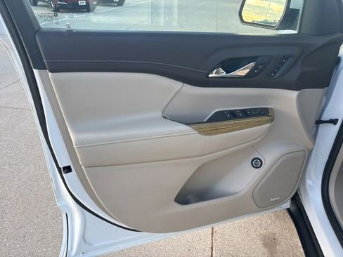 Certified 2019 GMC Acadia Denali w/ Technology Package image 17