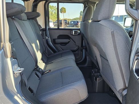 New 2025 Jeep Gladiator Sport image 14