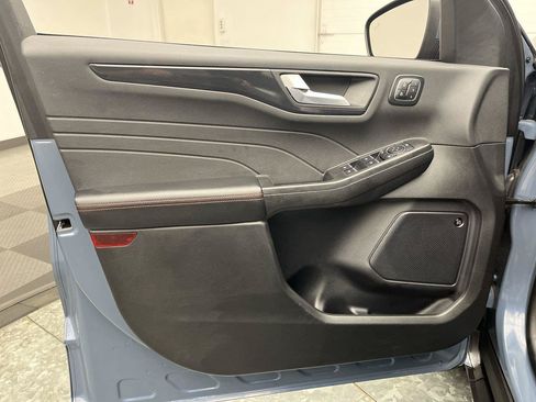 Certified 2025 Ford Escape ST-Line Elite w/ Premium Technology Package AWD/4WD image 9