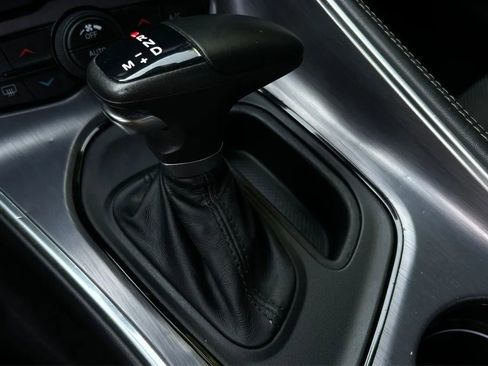 Used 2015 Dodge Challenger R/T RWD image 36